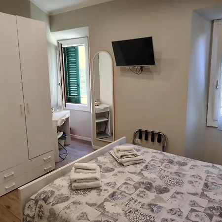 Centro Storico Con Bagno 20 Minuti Da Firenze 招待所 3*