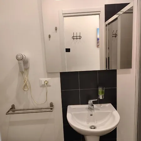 招待所 Centro Storico Con Bagno 20 Minuti Da Firenze 3*