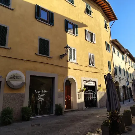 Centro Storico Con Bagno 20 Minuti Da Firenze 招待所 3*